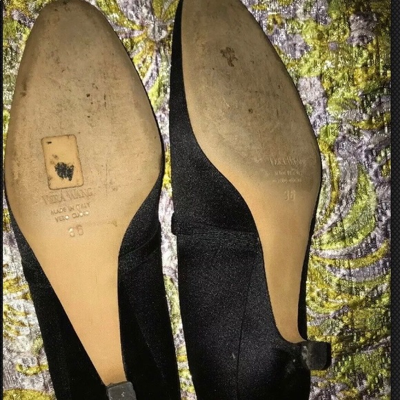 Vera Wang kitten heels - Picture 4 of 4